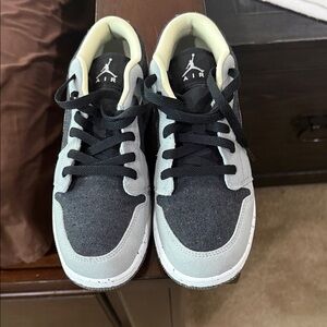 Boys youth Nike Jordan 1 low crater gray size 7 brand new without box